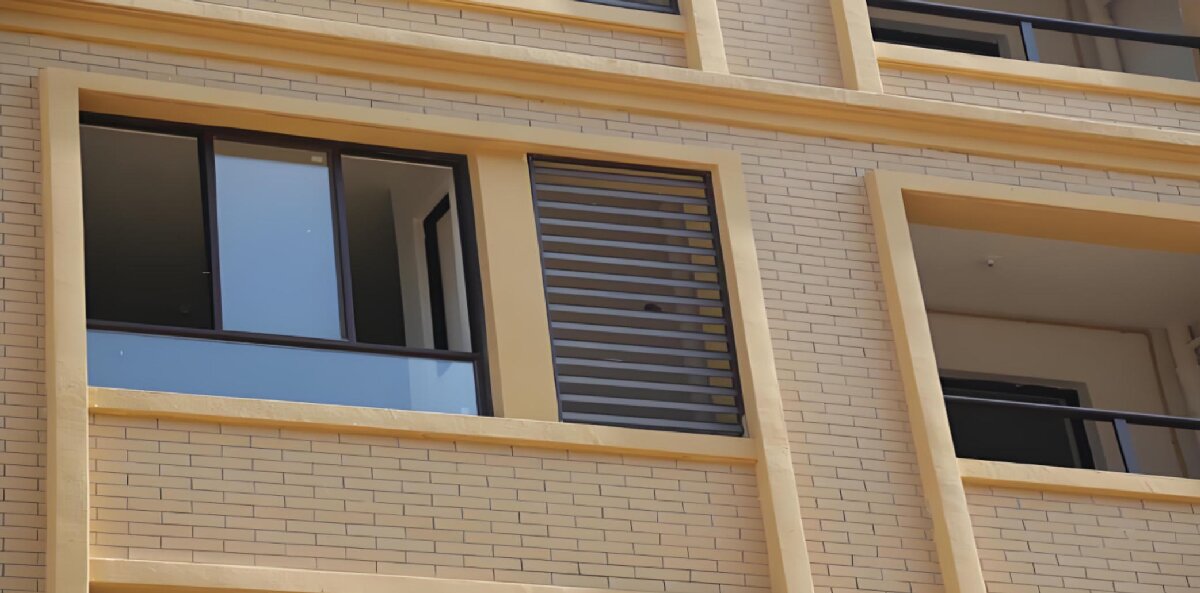 房屋外墻門窗滲水、開裂修繕！(圖1)